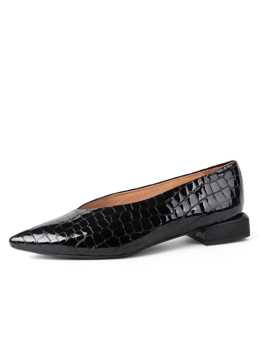 Capri Pointed Toe Flat